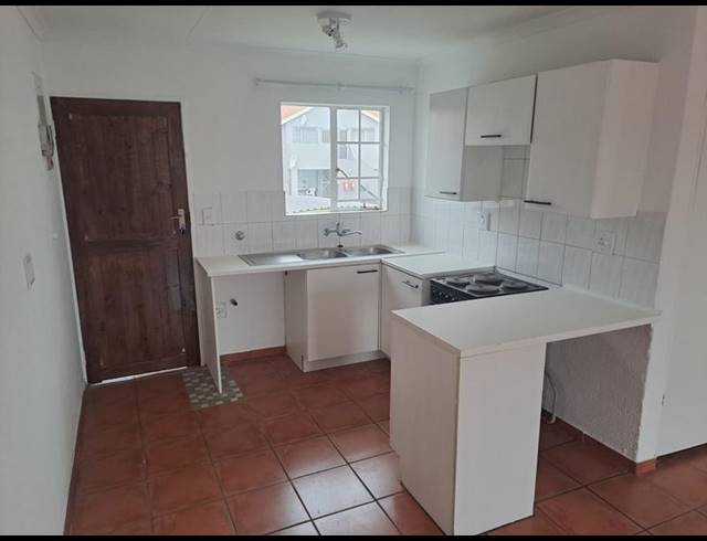 2 BEDROOM APARTMENT FOR SALE IN GLEN MARAIS